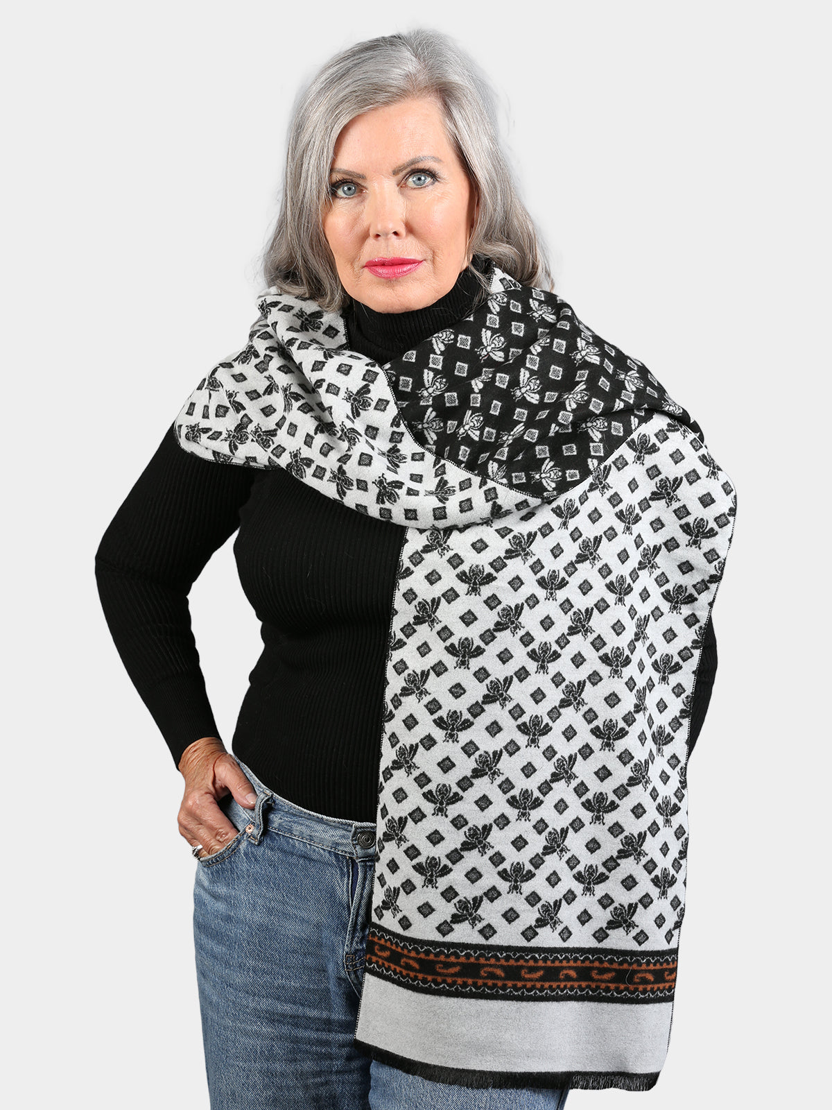 Woman's Black & White Woven Knit Scarf