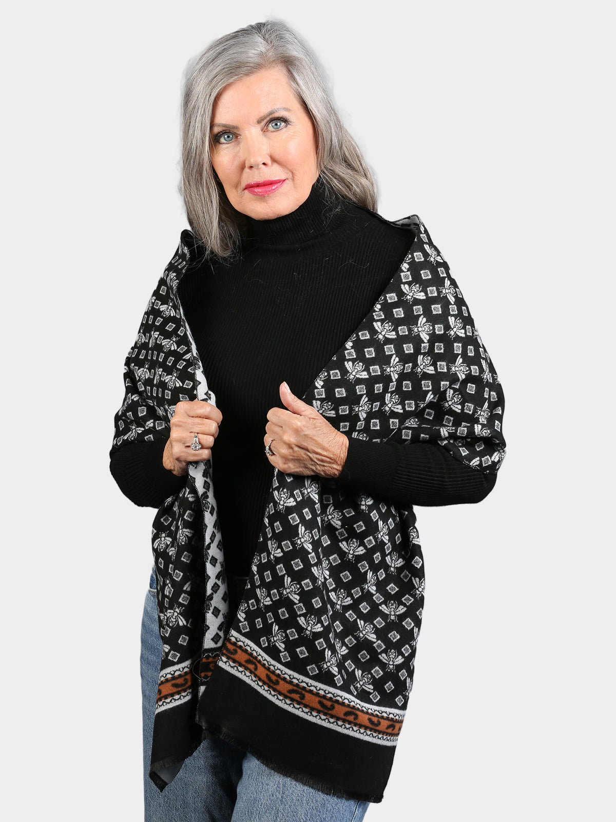 Woman's Black & White Woven Knit Scarf