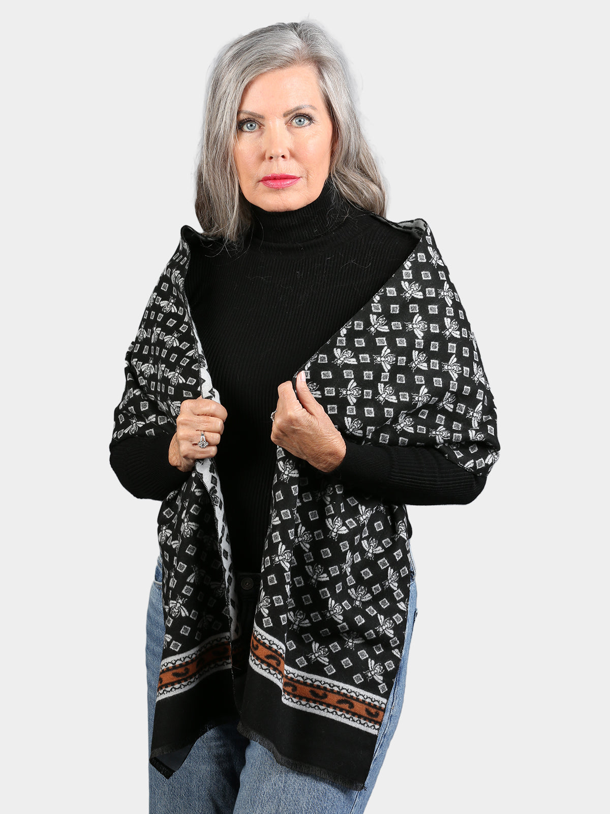 Woman's Black & White Woven Knit Scarf