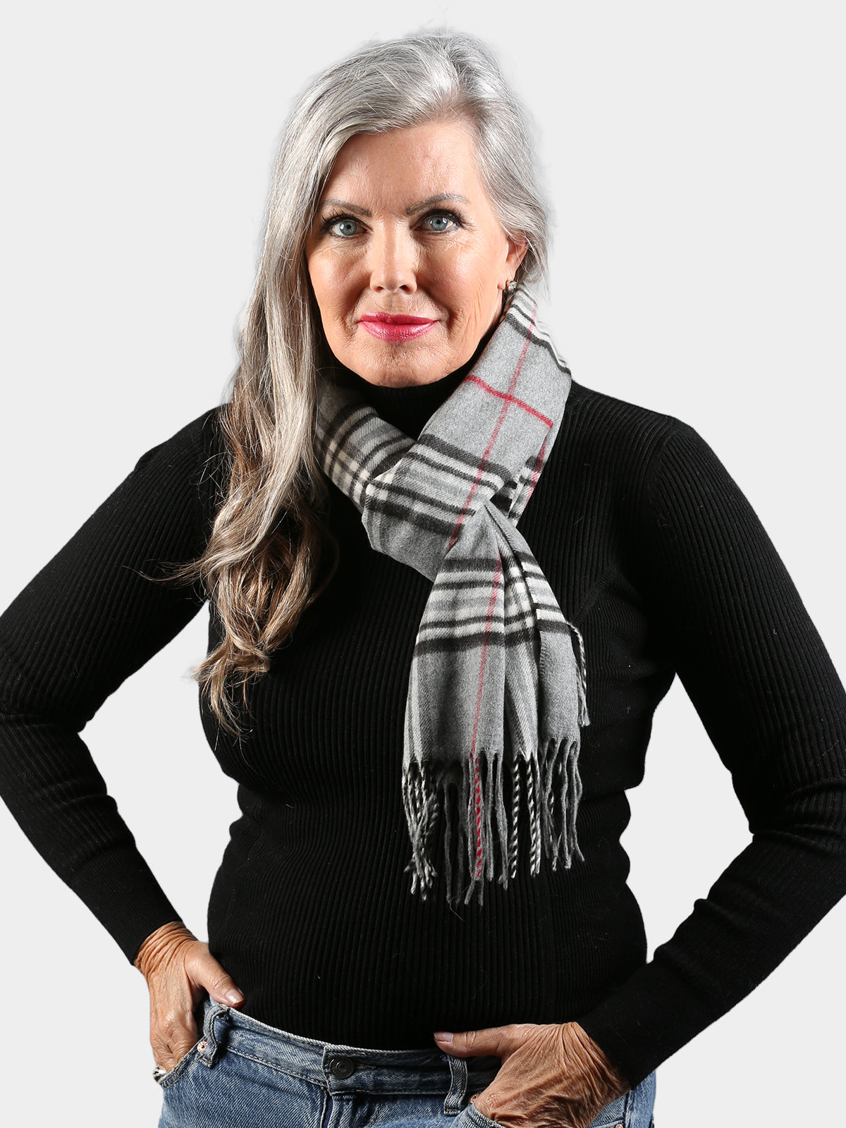 Woman's Gray Fabric Scarf